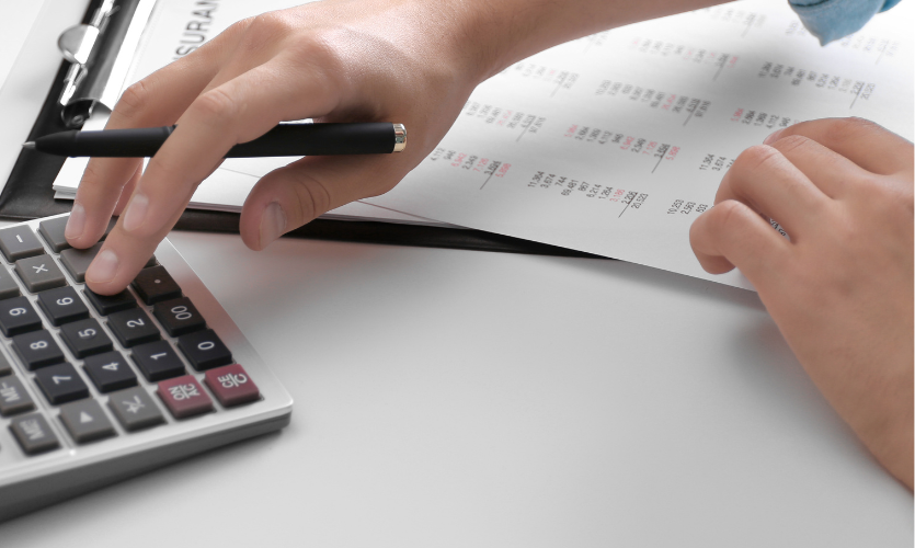 Difference between E&S and standard insurance graphic