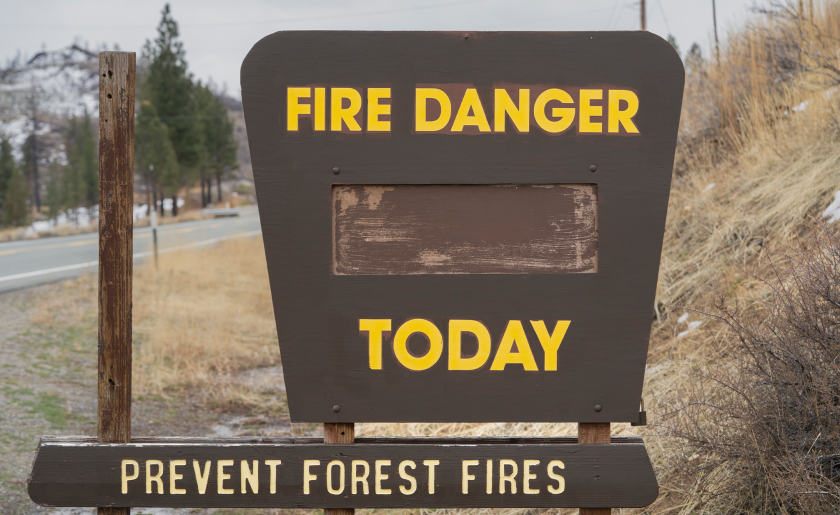 wildifre fire forest fire danger sign.png
