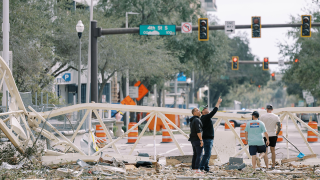 ALAMY hurricane milton clear up damage road florida 2024 october st petersburg.png