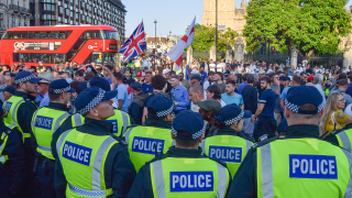 ALAMY london police riot westminster 2024.png