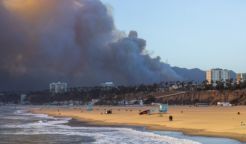 Pacific Palisades fire burns near Los Angeles, California view santa monica beach.png