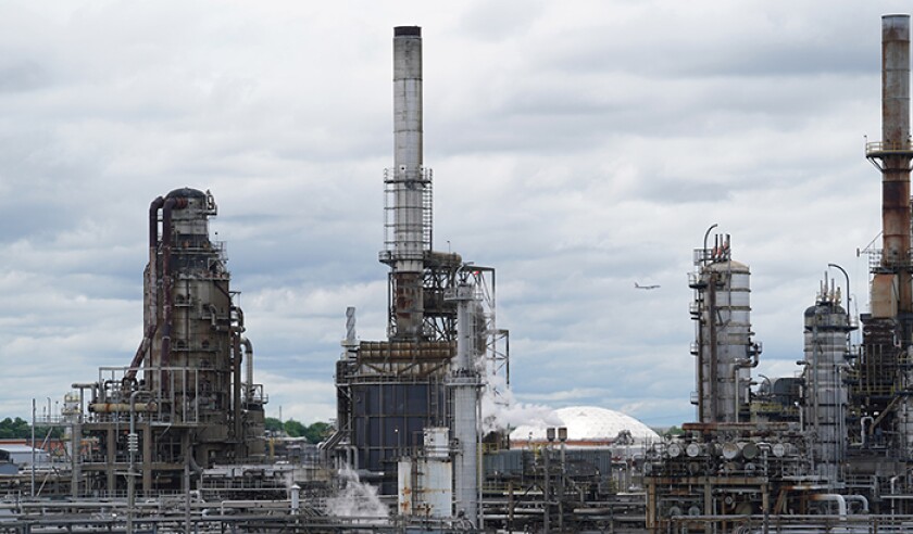 U.S.-PHILADELPHIA-OIL REFINERY-FIRE-CONTAINING