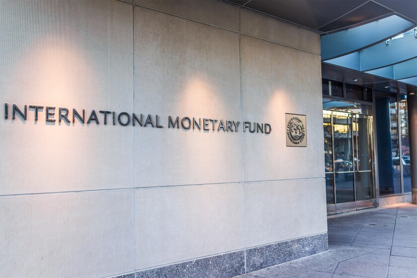 IMF entrance with sign of International Monetary Fund and logo HTXF9T.jpg
