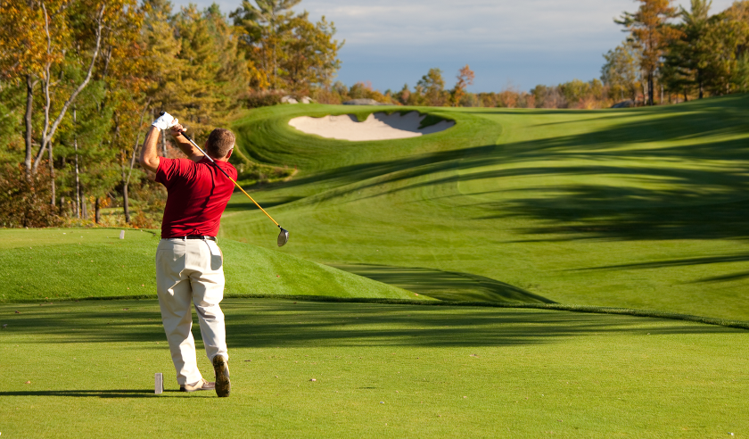 golfer golf course.png