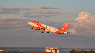 easyjet airplane portugal.png