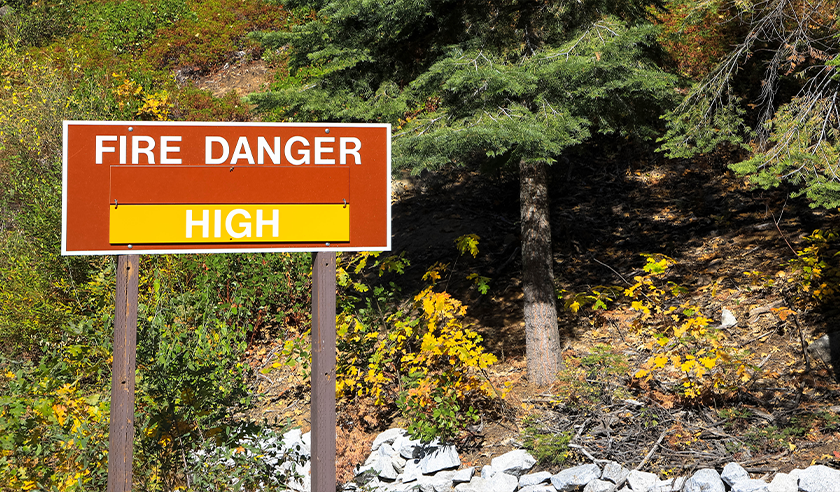 yosemite park california wildfire sign.png