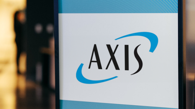 Police block off a bridge leading to the barrier island of St. Pete Beach, Fla., ahead of the arrival of Hurricane Milton, in South Pasadena, Fla., Wednesday, Oct. 9, 2024. (AP Photo/Rebecca Blackwell)