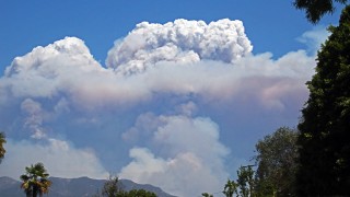 plume of smoke wildfire california.png