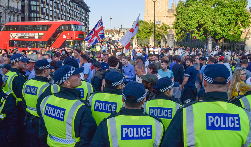 ALAMY london police riot westminster 2024.png