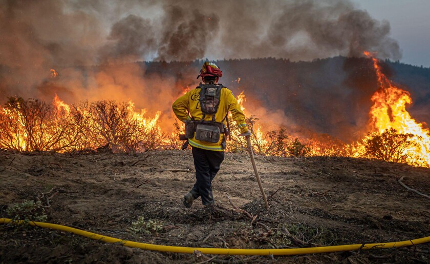 Caldor, United States. 23rd Aug, 2021. California's Caldor fire moves east toward Lake Tahoe as crews continue to battle a blaze that has grown to more than 170 square miles with only 5% containment. (Photo by Michael Nigro/Pacific Press) Credit: Pacific