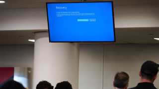 ALAMY microsoft outage blue screen people july 2024.png