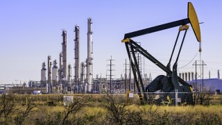 Pumpjack oil derrick and refinery plant in West Texas.jpg