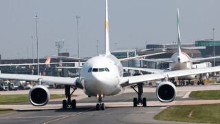 plane-taxiing.jpeg