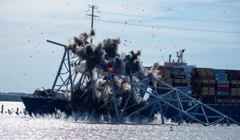 DISPLAY CREDIT controlled demolition, precision cutting of section 4 of the Francis Scott Key Bridge .jpg